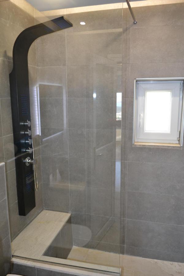 Stergiou Luxury Apartments With Shared Pool อานาวีซอส ภายนอก รูปภาพ